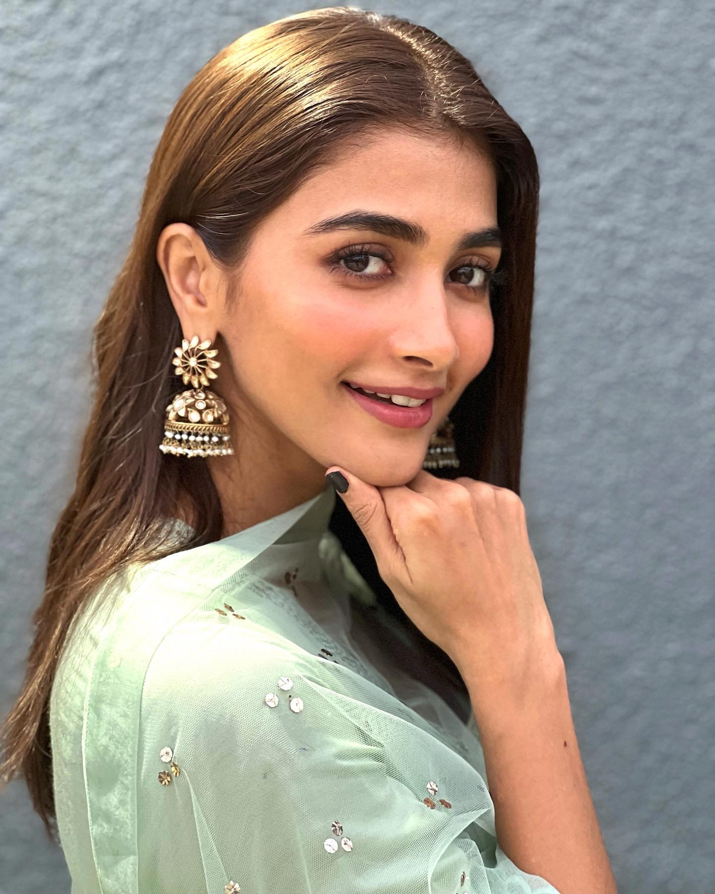 Pooja Hegde        West Age, Height, Wife, Family – Biographyprofiles